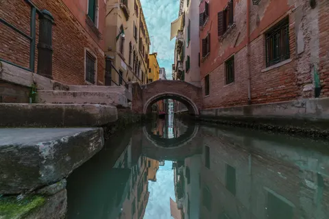 Venice Canal 4K Wallpaper · architecture · 3840×2560
