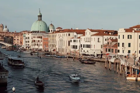 Venice Canal 4K Wallpaper · architecture · 3840×2560