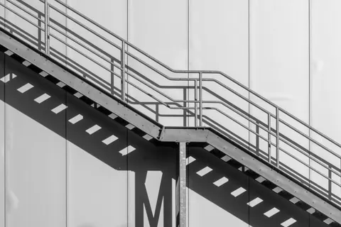 خلفية درج حلزوني بدقة 4K · architecture · 3840×2560