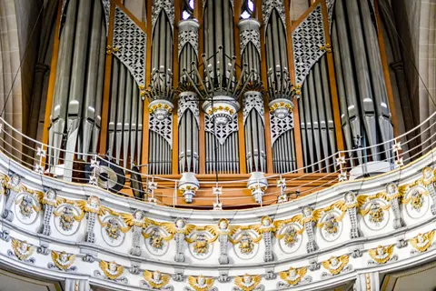 대성당 4K 배경화면 · architecture · 3840×2563