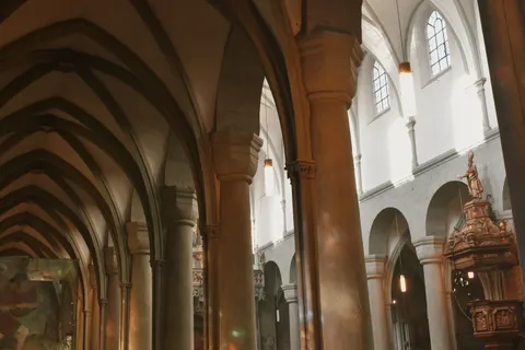 خلفية كاتدرائية بدقة 4K · architecture · 3840×2560
