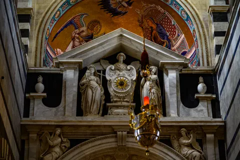 Kathedrale 4K Hintergrundbild · architecture · 3840×2563