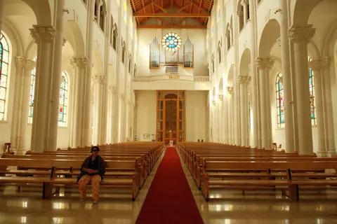 Wallpaper Katedral 4K · architecture · 3840×2560