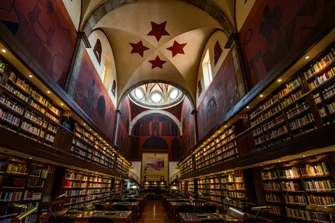 Görkemli Kütüphane 4K Duvar Kağıdı · architecture · 3840×2560
