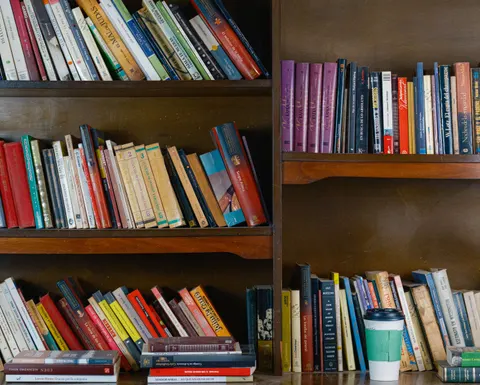 Wallpaper Perpustakaan Megah 4K · architecture · 3840×3076