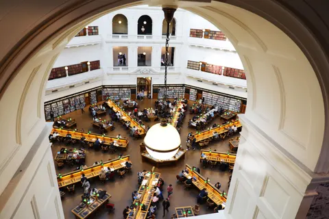 Tapeta Wielka biblioteka 4K · architecture · 3840×2560