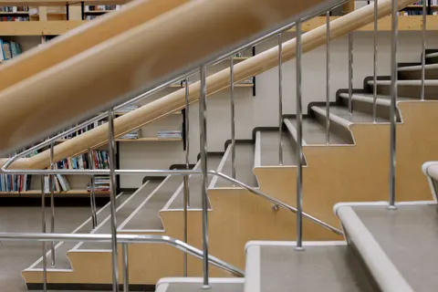 خلفية مكتبة كبرى بدقة 4K · architecture · 3840×2560