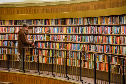 Tapeta Wielka biblioteka 4K · architecture · 3840×2563