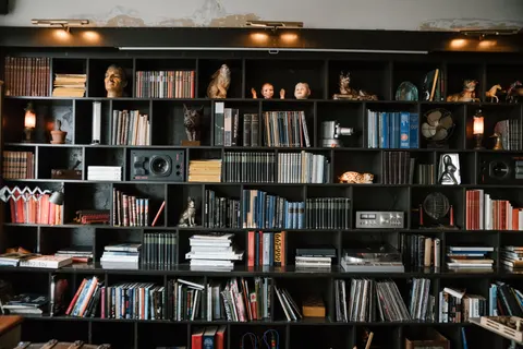Wallpaper Perpustakaan Megah 4K · architecture · 3840×2561