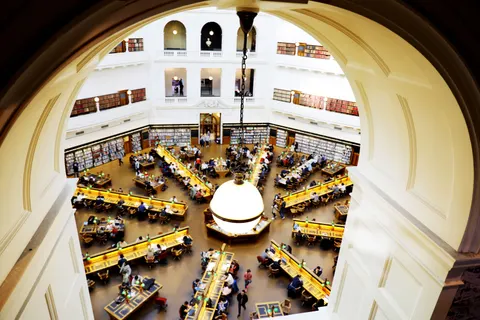 Wallpaper Perpustakaan Megah 4K · architecture · 3840×2560
