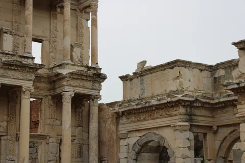 خلفية آثار رومانية بدقة 4K · architecture · 3840×2560