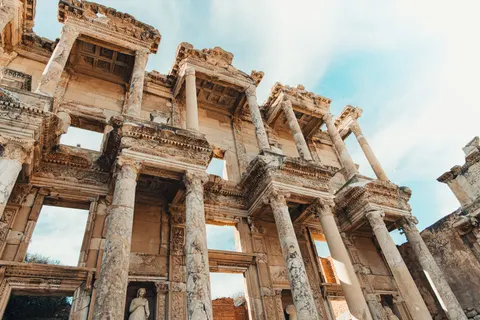 Roman Ruins 4K Wallpaper · architecture · 3840×2561