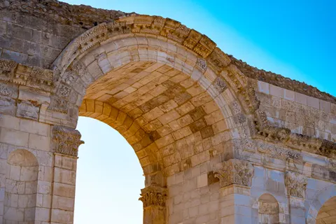 Roman Ruins 4K Wallpaper · architecture · 3840×2560
