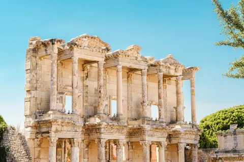 Roman Ruins 4K Wallpaper · architecture · 3840×2560