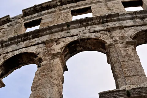 Papel de parede Ruínas romanas 4K · architecture · 3840×2555