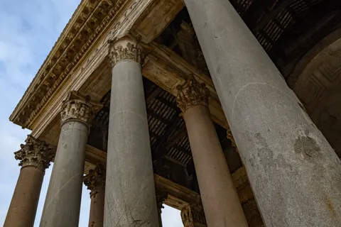 والپیپر معبد یونانی با کیفیت 4K · architecture · 3840×2563