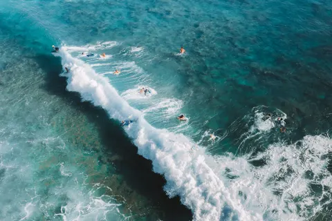 冲浪海浪 4K壁纸 · ocean · 3840×2558