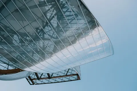 Fond d'écran Façade futuriste 4K · architecture · 3840×2560