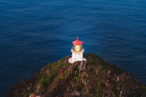 Klippen-Leuchtturm 4K Hintergrundbild · architecture · 3840×2560