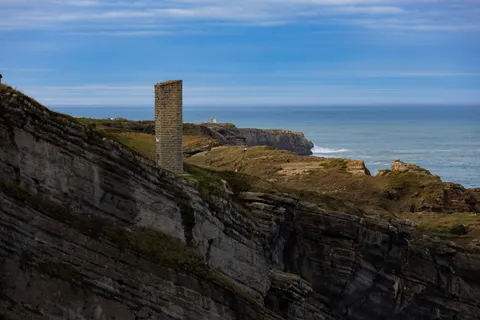 Cliff Lighthouse 4K Wallpaper · architecture · 3840×2560
