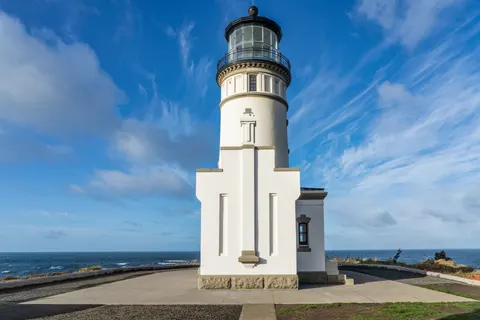 Cliff Lighthouse 4K Wallpaper · architecture · 3840×2560