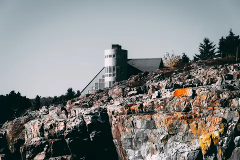 Cliff Lighthouse 4K Wallpaper · architecture · 3840×2560