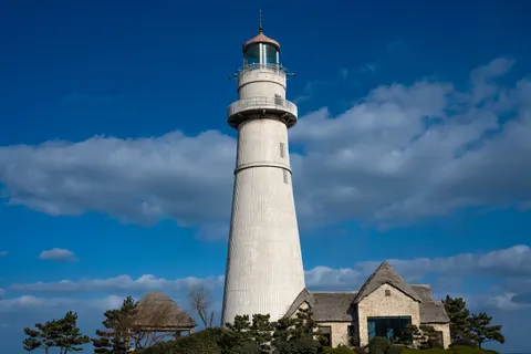 Cliff Lighthouse 4K Wallpaper · architecture · 3840×2560