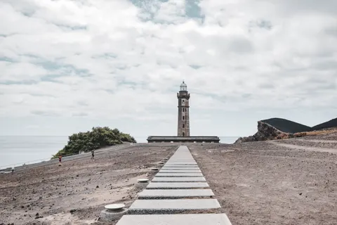 Klippen-Leuchtturm 4K Hintergrundbild · architecture · 3840×2560