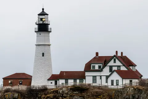 Cliff Lighthouse 4K Wallpaper · architecture · 3840×2560