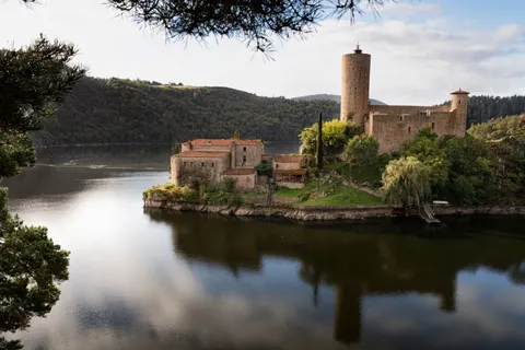 Medieval Castle 4K Wallpaper · architecture · 3840×2560