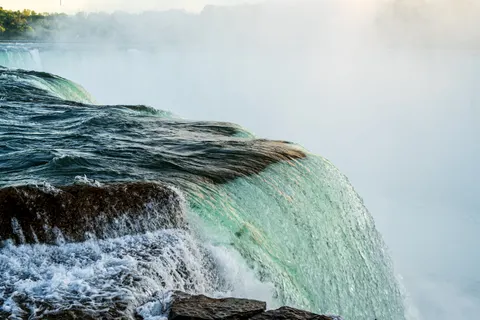Cliff Waterfall 4K Wallpaper · waterfall · 3840×2560
