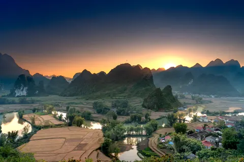 Sunset Mountains 4K Wallpaper · sunset · 3840×2560