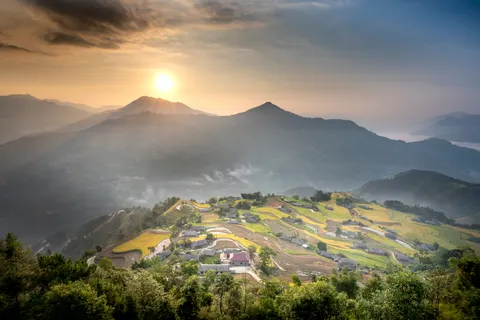 Sunset Mountains 4K Wallpaper · sunset · 3840×2561