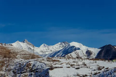 Winter Mountains 4K Wallpaper · winter · 3840×2553