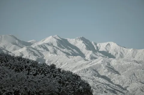 Winter Mountains 4K Wallpaper · winter · 3840×2552