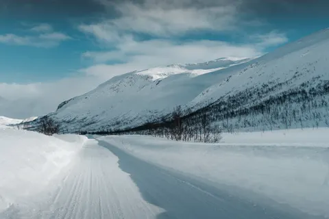 Winter Mountains 4K Wallpaper · winter · 3840×2560