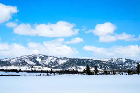 Winter Mountains 4K Wallpaper · winter · 3840×2555