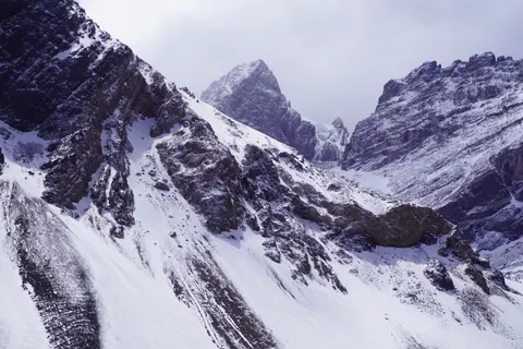 Winter Mountains 4K Wallpaper · winter · 3840×2560
