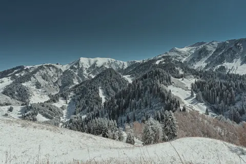 Winter Mountains 4K Wallpaper · winter · 3840×2555
