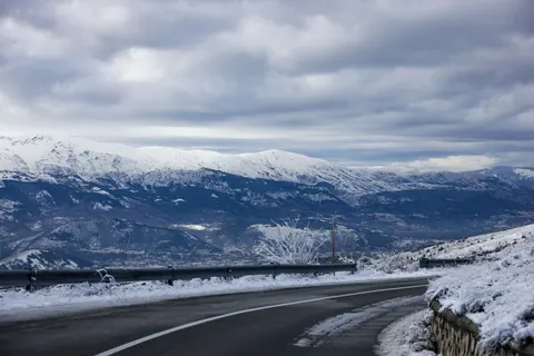 Winter Mountains 4K Wallpaper · winter · 3840×2561