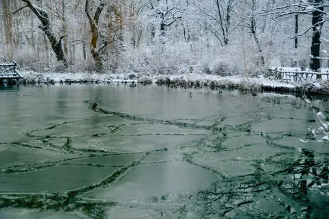 Winter Lake 4K Wallpaper · winter · 3840×2563