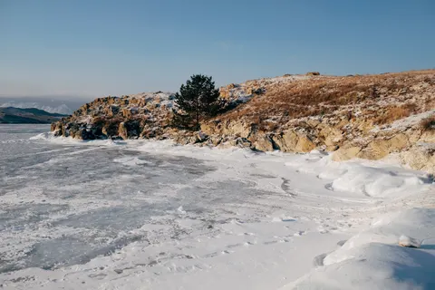 Winter Lake 4K Wallpaper · winter · 3840×2560