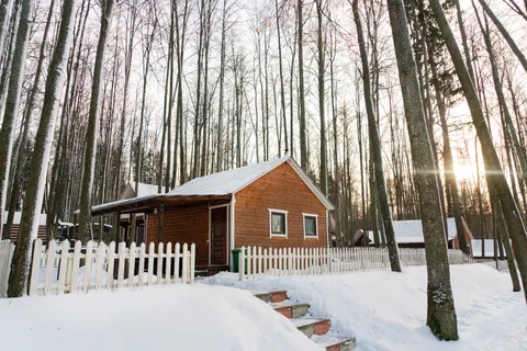 Winter Cabin 4K Wallpaper · winter · 3840×2561