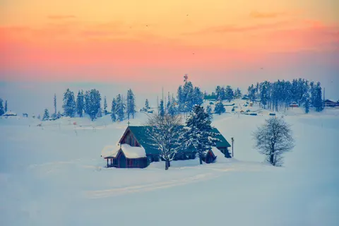 Winter Cabin 4K Wallpaper · winter · 3840×2563