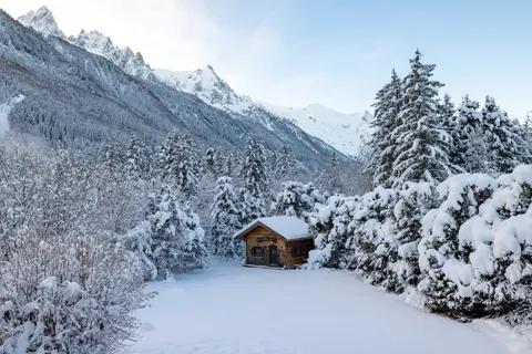 Winter Cabin 4K Wallpaper · winter · 3840×2561