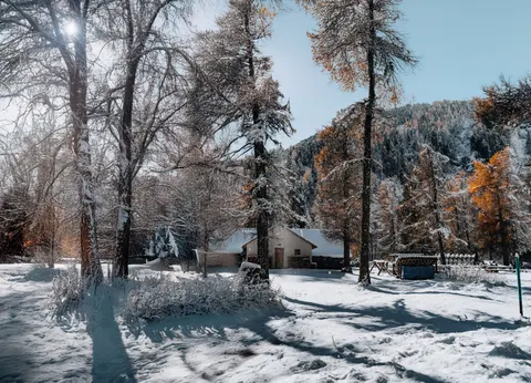 Winter Cabin 4K Wallpaper · winter · 3840×2772