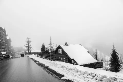 Winter Cabin 4K Wallpaper · winter · 3840×2560