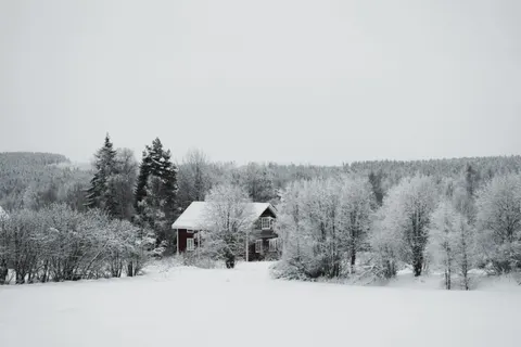 Winter Cabin 4K Wallpaper · winter · 3840×2560