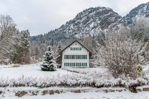 Winter Cabin 4K Wallpaper · winter · 3840×2560