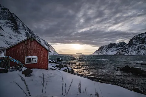 Winter Cabin 4K Wallpaper · winter · 3840×2560